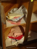 (DR) LOT OF ASSORTED LINENS AND TOWELS; 27 PIECE LOT OF LINENS AND TOWELS OF VARIOUS COLORS AND