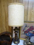 (DNRM) WOODEN TABLE LAMP; TAN LINEN-LIKE DRUM SHAPED SHADE SITTING ON A BRASS AND WOOD BODY WITH A