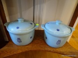 (FOYER) LOT OF MATCHING CASSEROLE POTS WITH LIDS; 2 PIECE LOT OF MATCHING BLUE CASSEROLE POTS WITH