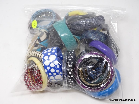 LOT OF ASSORTED COSTUME BANGLES; LARGE BAG OF UNRESEARCHED COSTUME BANGLES MADE FROM PLASTIC, METAL,