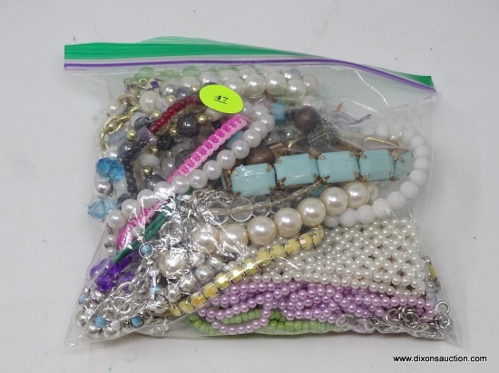 LOT OF ASSORTED COSTUME JEWELRY; SMALL BAG OF UNRESEARCHED COSTUME JEWELRY TO INCLUDE BRACELETS AND