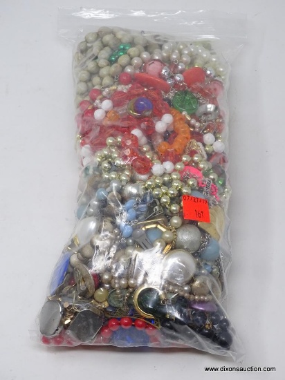 LOT OF ASSORTED COSTUME JEWELRY; MEDIUM BAG OF UNRESEARCHED COSTUME JEWELRY TO INCLUDE NECKLACES,