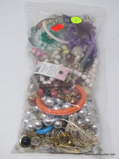 LOT OF ASSORTED COSTUME JEWELRY; MEDIUM BAG OF unresearched COSTUME JEWELRY TO INCLUDE NECKLACES,