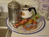 (KIT) LOT OF ASSORTED KITCHEN ITEMS; LOT INCLUDES A SMALL GLASS FARM ANIMAL CUTTING BOARD, A COPPER