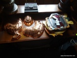 (SDRM) LOT OF WALL DECORATIONS; 9 PIECE LOT OF WALL DECORATIONS TO INCLUDE 2 COPPER FINISH ROOSTERS,