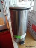 STYLE SELECTIONS ROUND STEP TRASH CAN. 7.93 GAL 30L, ITEM HAS SOME DENTING ON THE LID AND SIDE.