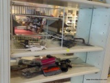 LOT OF ASSORTED ITEMS; 2 SHELF LOT. INCLUDES A WHITE 2 TIER RACK, A BAG OF BLACK METAL DOOR HINGES