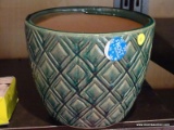 FROST RESISTANT CERAMIC GREEN FLOWER POT WITH A DIAMOND DESIGN.