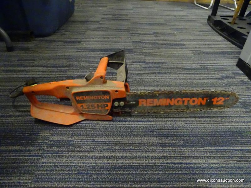 R6) REMINGTON CHAINSAW; 12 IN ELECTRIC 