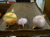 (R2) LOT OF BALL ORNAMENTS; 3 PIECE LOT OF ASSORTED BALL ORNAMENTS TO INCLUDE A BALL WITH A DETAILED