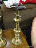 (R2) BRASS TABLE LAMP; BRASS TABLE LAMP WITH A TAPERED SPUN POLE AND A ROUND BASE. HAS 2 LIGHT BULB