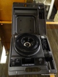 (R3) KODAK PROJECTOR; KODAK CAROUSEL 4400 PROJECTOR WITH LOCKING CASE. IN NEW CONDITION. SC 1043.