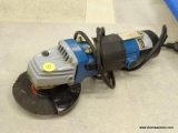 (R4) ELECTRIC ANGLE GRINDER; POWERCRAFT PRO 4.5 IN ELECTRIC ANGLE GRINDER WITH LOCK. 600W. SC 1027.