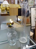 (R4) LOT OF GLASS VASES; 2 PIECE LOT OF GLASS VASES OF DIFFERENT SIZES WITH A CROSSING SWIRL DESIGN.