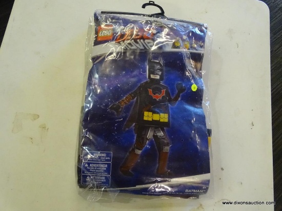 LEGO BATMAN COSTUME; DISGUISE BATMAN LEGO MOVIE 2 DELUXE BOYS' COSTUME. SMALL SIZE 4-6. COMES IN