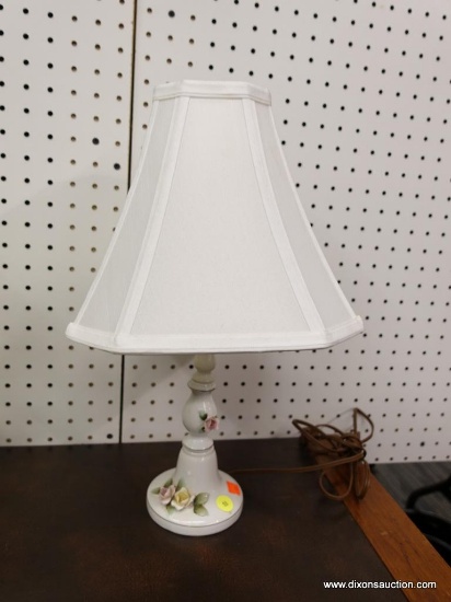 (R1) PORCELAIN TABLE LAMP; WHITE PORCELAIN TABLE LAMP WITH A TURNED STEM AND PINK FLOWERS COMING OFF