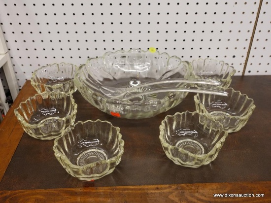 (R1) SALAD BOWL SET; 7 PIECE CLEAR GLASS SALAD BOWL SET TO INCLUDE 6 SALAD BOWLS WITH SCALLOPED