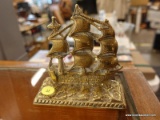 (R1) METAL BOOKEND; GOLD TONED METAL BOOKEND OF A LARGE 1600'S SHIP.