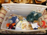 (BWALL) TOTE LOT OF ASSORTED ITEMS LOT CONTAINS BUILD-A-BEAR PLUSH ANIMALS, A HOLLIE HOBBIE