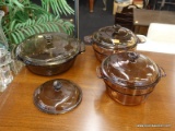(R2) LOT OF GLASS CASSEROLE DISHES; 3 PIECE LOT OF GLASS CASSEROLE DISHES WITH LIDS TO INCLUDE 2