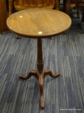 (R3) END TABLE; 3 LEGGED ROUND TABLE TOP OAK END TABLE IN GOOD CONDITION. MEASURES 15 IN X 24 IN