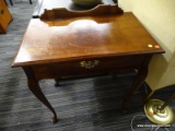 (R4) VANITY; MAHOGANY FINISH VANITY WITH 1 DRAWER AND QUEEN ANNE FEET. IS IN GOOD USED CONDITION AND