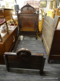 (R2) 3/4 SIZE BED; ANTIQUE VICTORIAN STYLE, WOODEN, 3/4 SIZE BED WITH A DETAILED ARCHED HEADBOARD