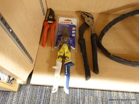 (R1) LOT OF HAND TOOLS; 3 PIECE LOT TO INCLUDE A LENOX 103 AVIATION SNIPS, A CORONA HAND HELD