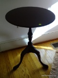 (MBATH) CANDLE STAND; CARO-CRAFT CHERRY QUEEN ANNE CANDLESTAND- EXCELLENT CONDITION- 17 IN X 25 IN