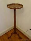 (LITTLERM) HENKEL HARRIS CANDLE STAND; CHERRY HENKEL HARRIS VIRGINIA GALLERIES QUEEN ANNE CANDLE