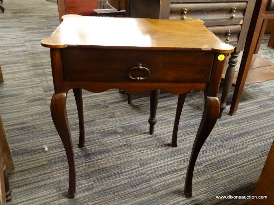 (R1) 19TH CENTURY ENGLISH MAHOGANY WORK TABLE; HAS 1 DRAWER WITH COOKIE CUT CORNERS, A SCALLOPED