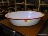 (BAY 6) ENAMELWARE ROASTER; WHITE WITH RED TRIM OVAL ROASTING PAN. DOES HAVE SOME WEAR/RUSING.