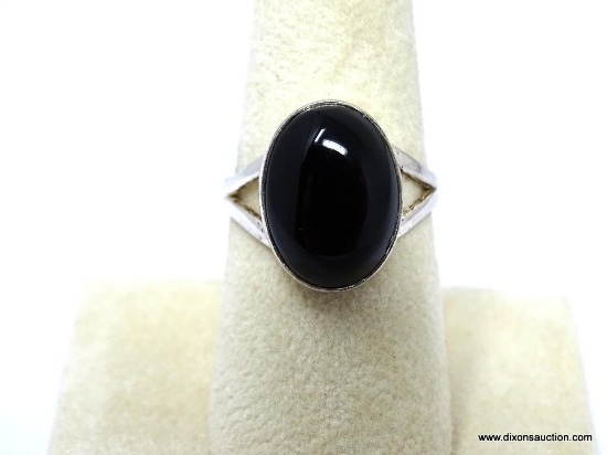 .925 LADIES RING: NEW LADIES BLACK ONYX RING. SIZE 7. SRP $39.00.