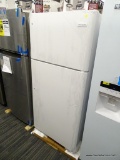 FRIGIDAIRE 18-CU FT TOP-FREEZER REFRIGERATOR (WHITE) ENERGY STAR. CLEAR HUMIDITY-CONTROLLED CRISPER
