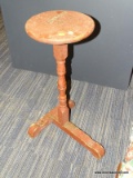 (R3) SIDE TABLE; CRIMSON PAINTED COUNTRY STYLE TURNED PEDESTAL CIRCLE SIDE TABLE. MEASURES 2 FT TALL