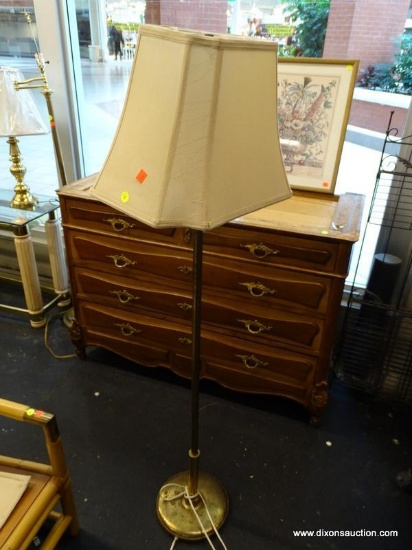 (WINDOW) FLOOR LAMP; ANTIQUE BRASS FLOOR LAMP WITH REEDED DETAILING. COMES WITH A RECTANGULAR CREAM