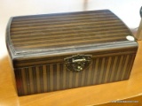 (R3) TRINKET BOX; JEWELRY/TRINKET BOX WITH A LOCKING LATCH LID AND A BURGUNDY FELT LINED INTERIOR.