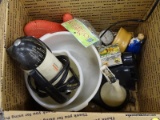 (R3) VINTAGE SUNBEAM MIXMASTER AND ASSORTED BOX CONTENTS; COMES WITH 2 MIXING BOWLS (9 IN AND 6 IN