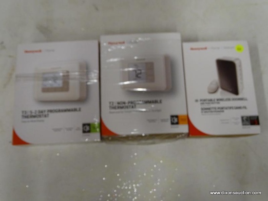 (R6) HONEYWELL THERMOSTATS AND DOORBELL; THREE PIECE LOT OF HONEYWELL APPLIANCES TO INCLUDE ONE T3