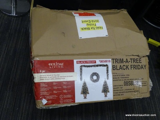 (R1) HOLIDAY LIVING PRE-LIT FRONT DOOR DECORATION KIT WITH CONSTANT CLEAR WHITE INCANDESCENT LIGHTS.