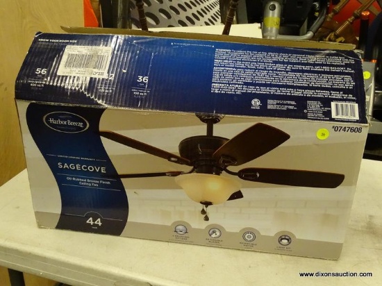 (R2) HARBOR BREEZE SAGECOVE 44 IN CEILING FAN WITH AN OIL-RUBBED BRONZE FINISH, REVERSIBLE BLADES