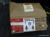 (R1) HOLIDAY LIVING PRE-LIT FRONT DOOR DECORATION KIT WITH CONSTANT CLEAR WHITE INCANDESCENT LIGHTS.