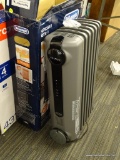 (R12) DELONGHI SPACE HEATER; 1500-WATT OIL-FILLED RADIANT COMPACT PERSONAL ELECTRIC SPACE HEATER.