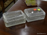 PAIR OF GLASS DRESSER BOXES WITH LIDS.