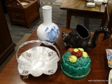 LOT TO INCLUDE A CERAMIC JELLY MOLD WALL DECORATION, A USA #7001 SWAN FLOWER POT, AN ALUMINUM