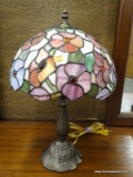 LEADED GLASS AND JEWEL TABLE LAMP. MEASURES 17 IN TALL.