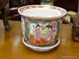 SMALL ORIENTAL ROSE MEDALLION PLANTER WITH UNDERPLATE. MEASURES 4.5 IN TALL.