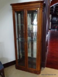 (FOY) AMERICAN OF MARTINSVILLE GLASS CURIO DISPLAY CABINET; DENTIL MOLDING AROUND THE TOP, GLASS