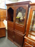 (R4) PAIR OF CABINETS; SET OF 2 MATCHING CABINETS WITH A TOP GLASS PANELED DOOR REVEALING AN