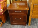 (R4) SIDE TABLE WITH STORAGE; WOODGRAIN, 2 DRAWER SIDE TABLE WITH A CHERRY FINISH. BOTTOM DRAWER CAN